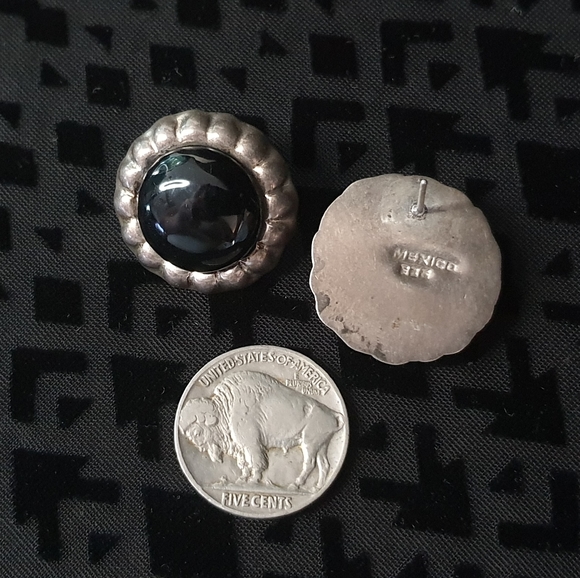 { vintage } Onyx & Sterling Silver Earrings - Picture 9 of 9